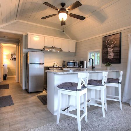 Somerset Lakeside Resort Bancroft Habitación foto